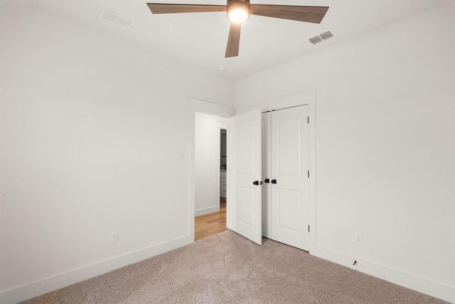 Spacious, unfurnished interior of a new home in , Lipan (Image 22).