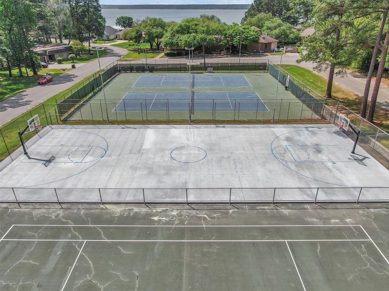 Community amenities in , Willis (Image 44).