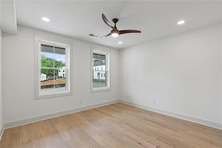 Spacious, unfurnished interior of a new home in , Peachtree City (Image 19).