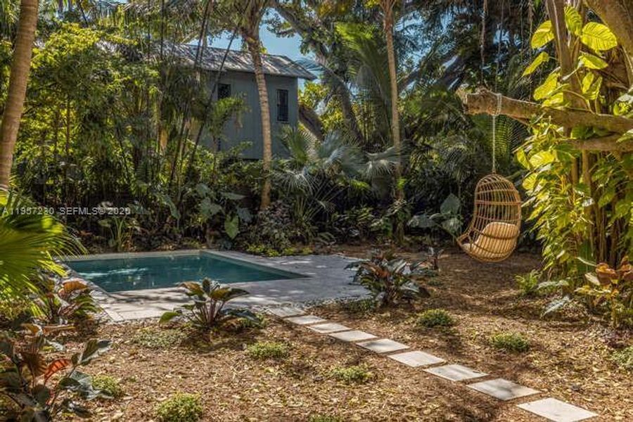 Image 86 of a home in .