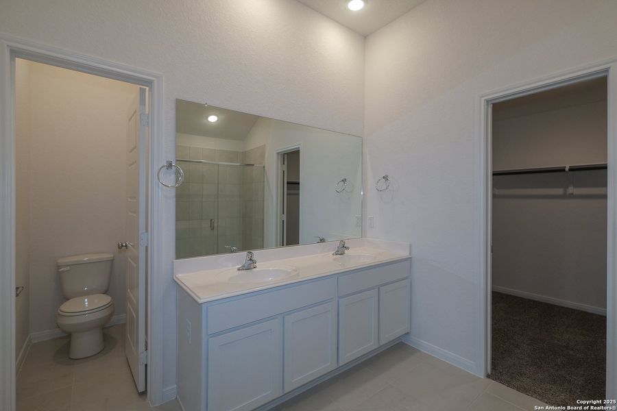 Furnished interior view inside a new home in Greenspoint Heights, Seguin (Image 8).