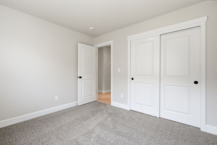 Spacious, unfurnished interior of a new home in Feather Ridge, Redmond (Image 20).