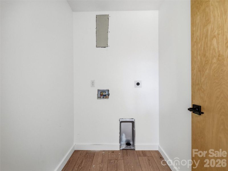 Spacious, unfurnished interior of a new home in , Leicester (Image 27).