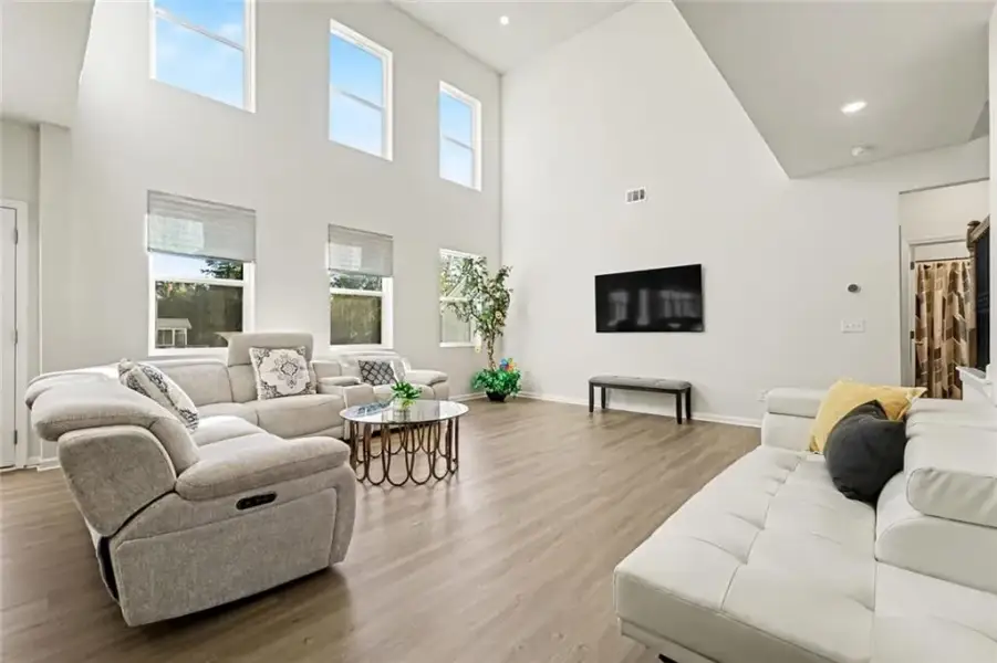 Furnished interior view inside a new home in , Dallas (Image 13).