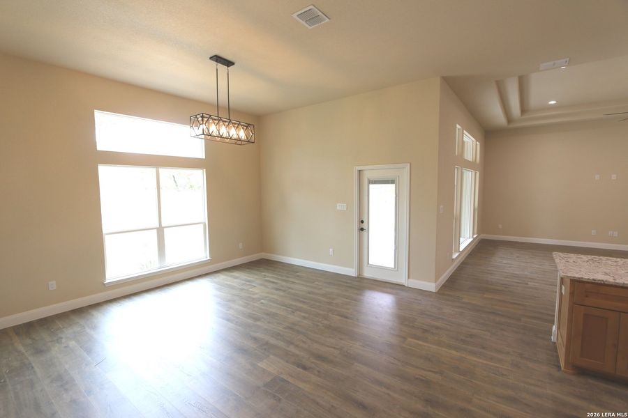 Spacious, unfurnished interior of a new home in , Floresville (Image 23).