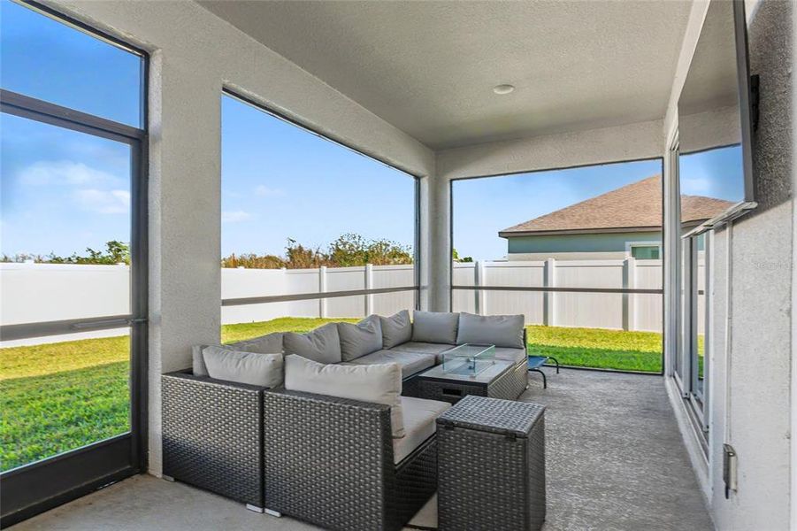Exterior details and patio area of a home in , Bradenton (Image 26).