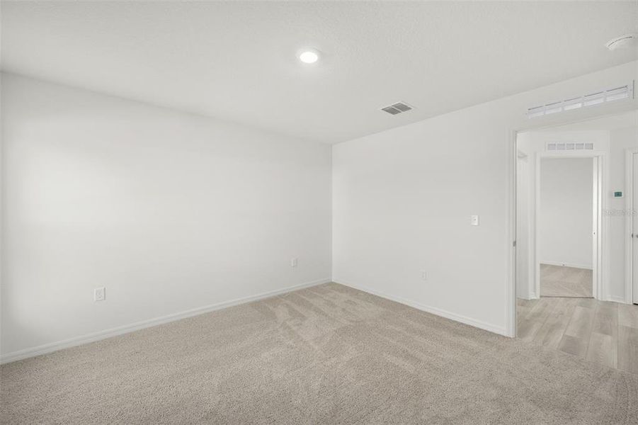 Spacious, unfurnished interior of a new home in Tula Parc, Astatula (Image 19). Spacious, unfurnished interior of a new home in Tula Parc, Astatula (Image 19).