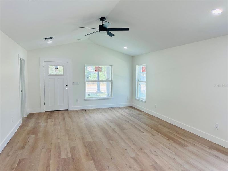 Spacious, unfurnished interior of a new home in , St. Petersburg (Image 12).