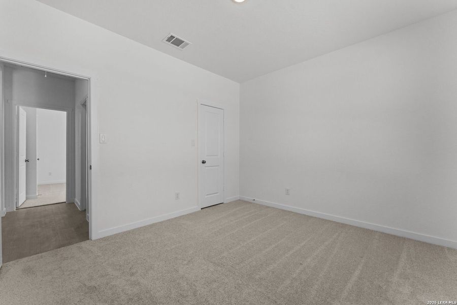 Spacious, unfurnished interior of a new home in Voss Farms, New Braunfels (Image 24).
