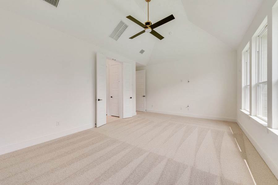 Spacious, unfurnished interior of a new home in Estates at Rockhill, Oak Point (Image 28).