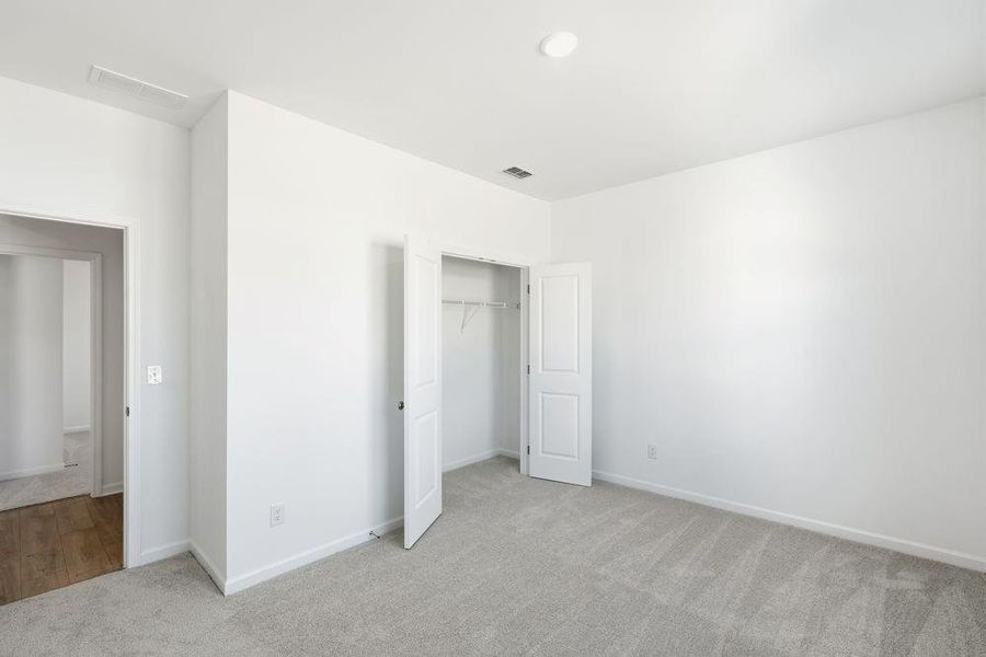 Spacious, unfurnished interior of a new home in Heritage River, Euharlee (Image 23).