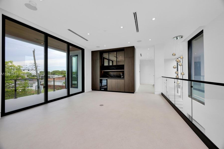 Spacious, unfurnished interior of a new home in , Miami (Image 23).