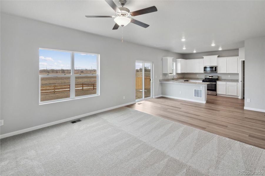 Spacious, unfurnished interior of a new home in Cottonwood Greens, Fort Lupton (Image 16).