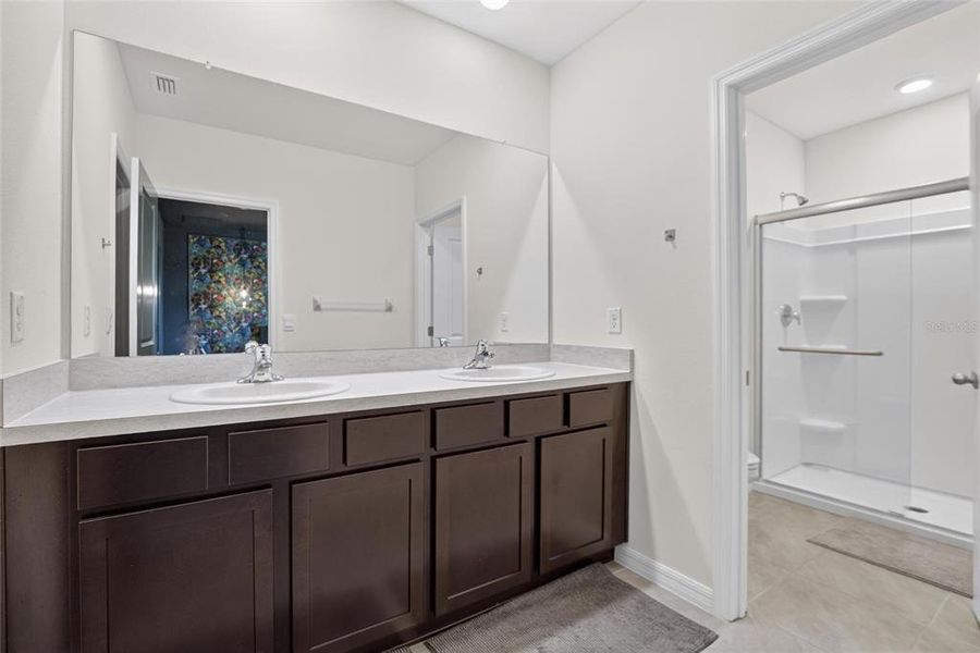 Furnished interior view inside a new home in , Plant City (Image 9).