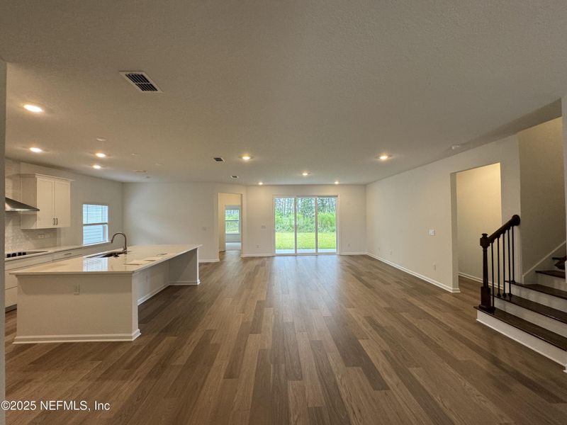 Spacious, unfurnished interior of a new home in , Green Cove Springs (Image 15).