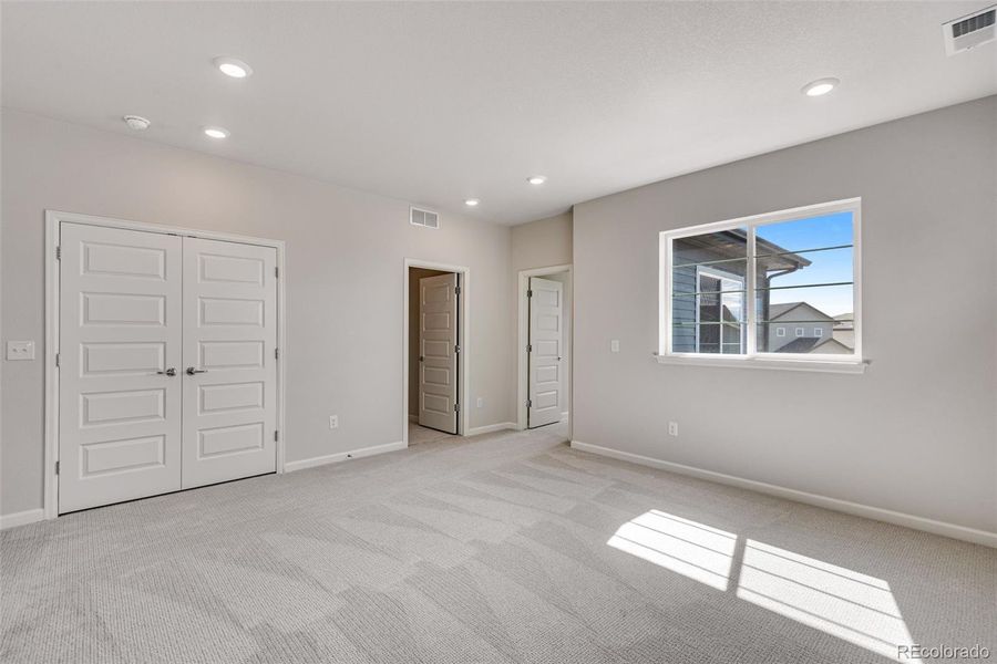 Spacious, unfurnished interior of a new home in Crescendo at The Aurora Highlands, Aurora (Image 32).