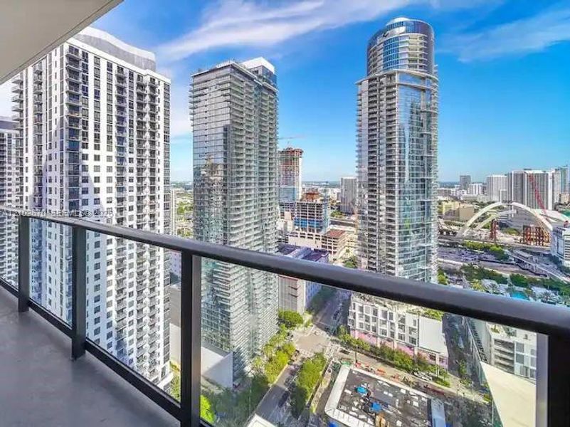 Condo located in Miami, FL showcasing its design and architecture (Image 20).