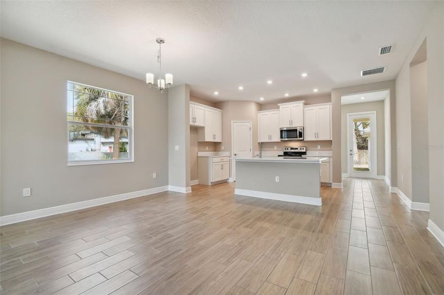 Spacious, unfurnished interior of a new home in , St. Petersburg (Image 21).