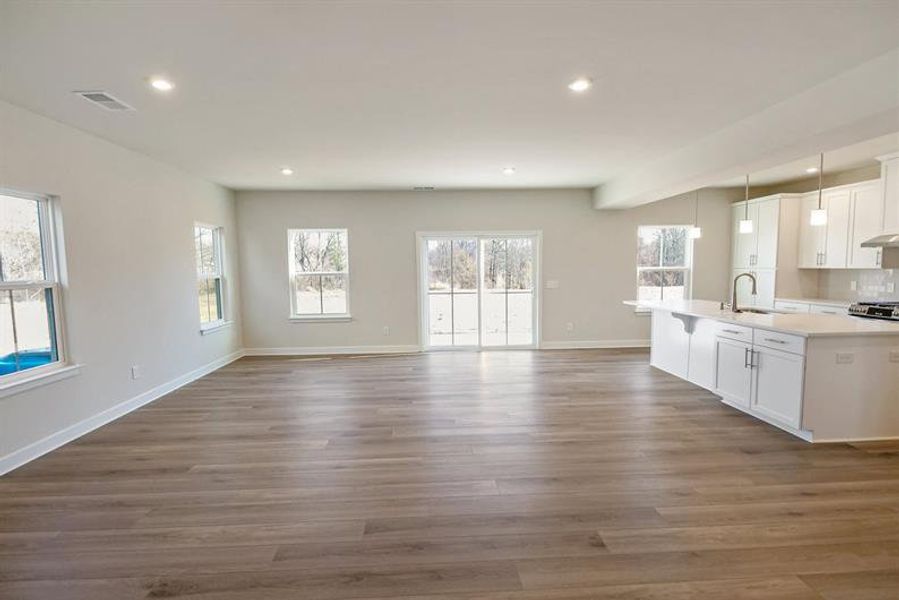 Spacious, unfurnished interior of a new home in Canterbrook Farms, Fountain Inn (Image 7).