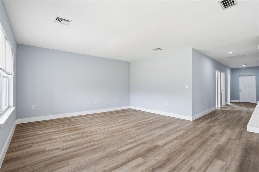 Spacious, unfurnished interior of a new home in , Cape Coral (Image 31).