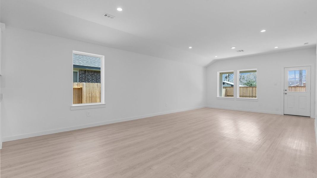 Spacious, unfurnished interior of a new home in Caldwell Crossing, Iowa Colony (Image 14). Spacious, unfurnished interior of a new home in Caldwell Crossing, Iowa Colony (Image 14).
