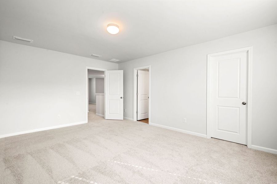 Spacious, unfurnished interior of a new home in Heartwood, Richmond Hill (Image 15).