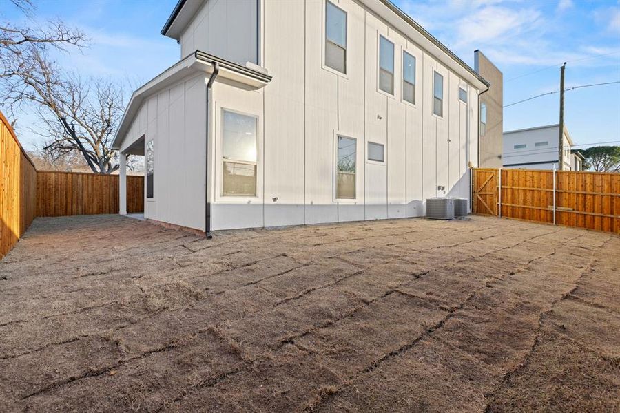 Exterior details and patio area of a home in , Dallas (Image 25).