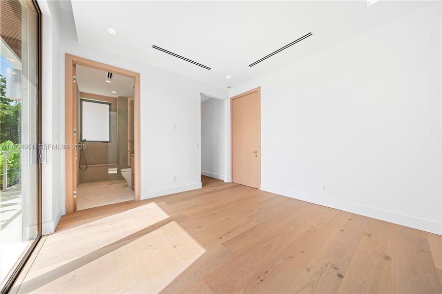 Spacious, unfurnished interior of a new home in , Miami (Image 21).