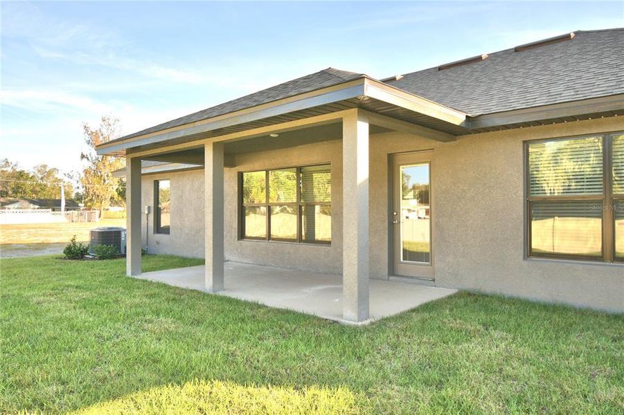Exterior details and patio area of a home in , Lake Wales (Image 3).