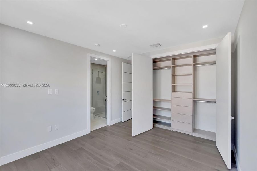 Spacious, unfurnished interior of a new home in , Miami (Image 17).