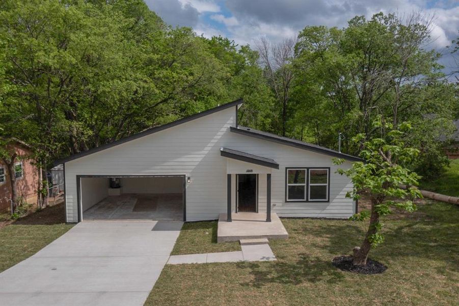 Front exterior of a new home in , Seagoville, TX, highlighting curb appeal (Image 29).