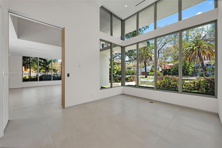 Spacious, unfurnished interior of a new home in , Miami (Image 55).