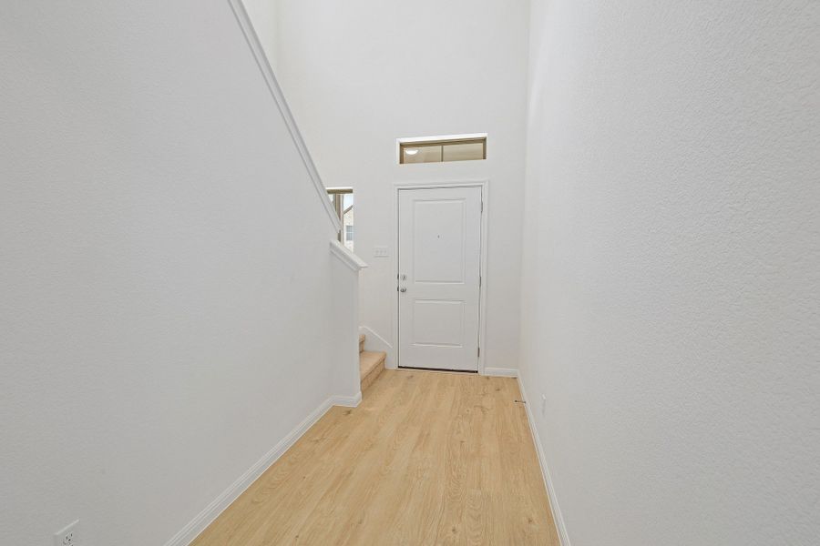 Spacious, unfurnished interior of a new home in Trinity Ranch, Elgin (Image 24).