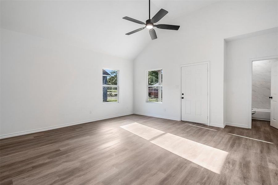 Spacious, unfurnished interior of a new home in , Whitewright (Image 26).