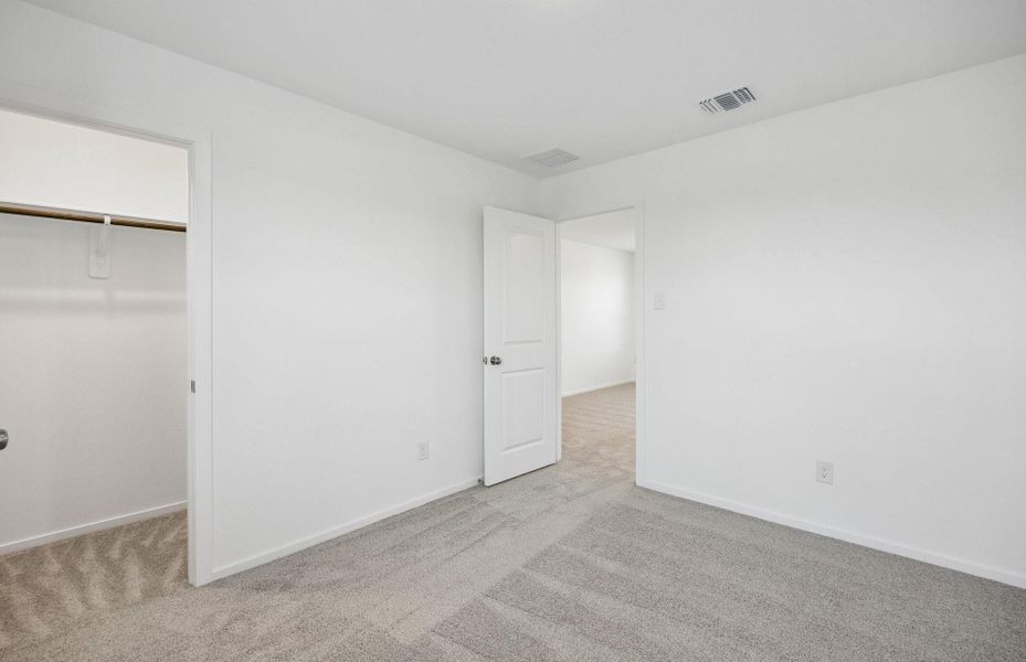 Spacious, unfurnished interior of a new home in Stokesbury, Waller (Image 20).