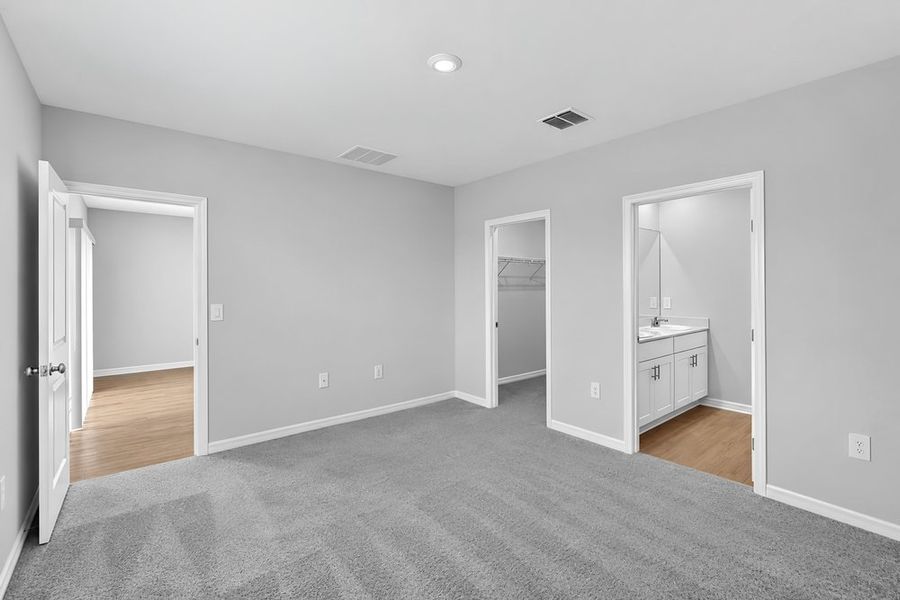 Spacious, unfurnished interior of a new home in Palm Wind, Hudson (Image 9).
