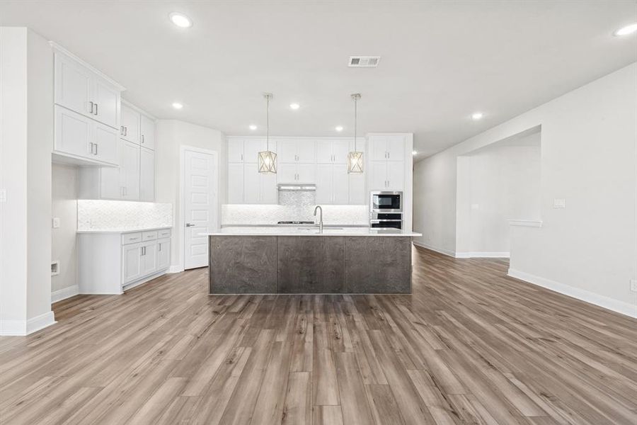 Furnished interior view inside a new home in Myrtle Creek, Waxahachie (Image 5).