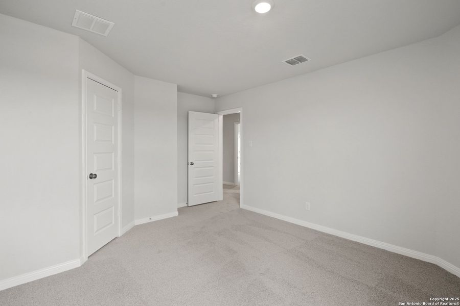 Spacious, unfurnished interior of a new home in Timber Creek, San Antonio (Image 23). Spacious, unfurnished interior of a new home in Timber Creek, San Antonio (Image 23).