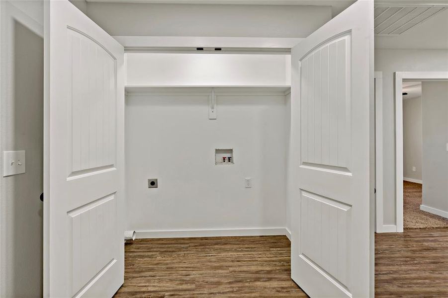 Spacious, unfurnished interior of a new home in , Paris (Image 6).