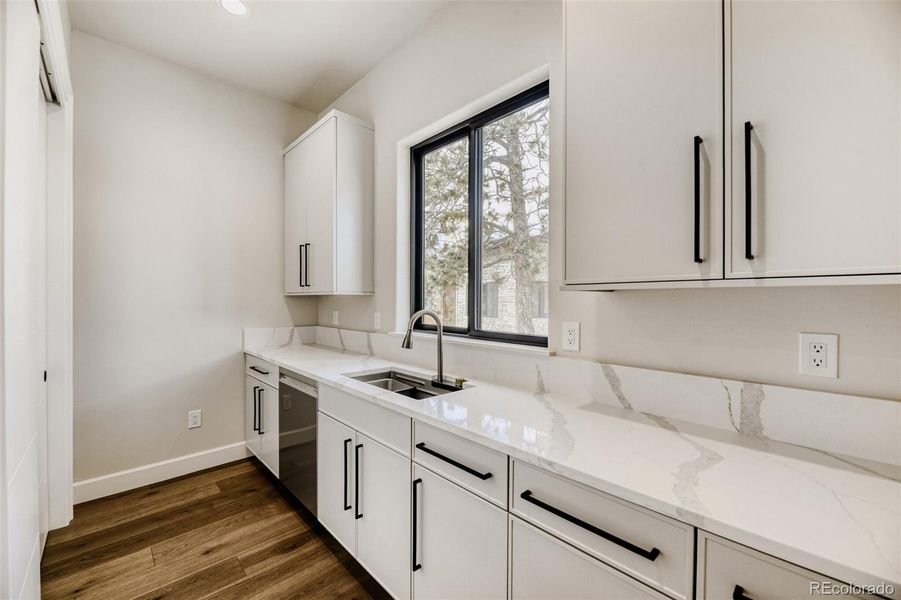 Secondary prep kitchen