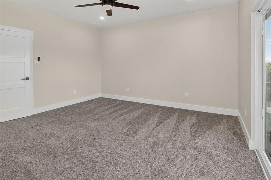 Spacious, unfurnished interior of a new home in , Weatherford (Image 27).