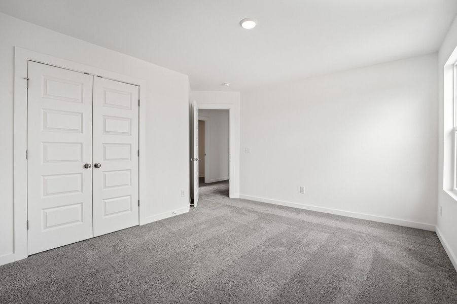 Spacious, unfurnished interior of a new home in Sage Farms, White House (Image 32).
