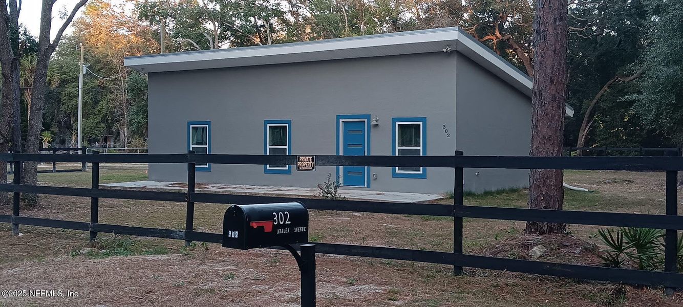Exterior details and patio area of a home in , Interlachen (Image 13).