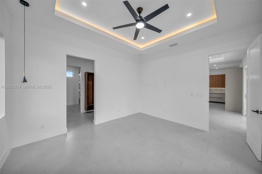 Spacious, unfurnished interior of a new home in , Cape Coral (Image 52).
