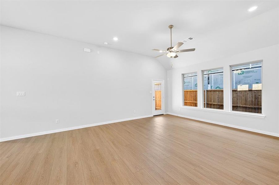 Spacious, unfurnished interior of a new home in Tarrytown, Crowley (Image 35).