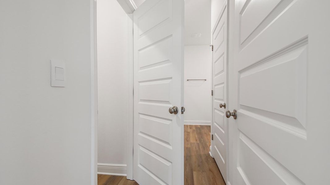 Spacious, unfurnished interior of a new home in Caballeros Estates At Hombre, Panama City Beach (Image 23).