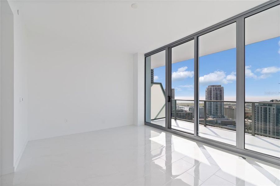 Spacious, unfurnished interior of a new home in , St. Petersburg (Image 47).