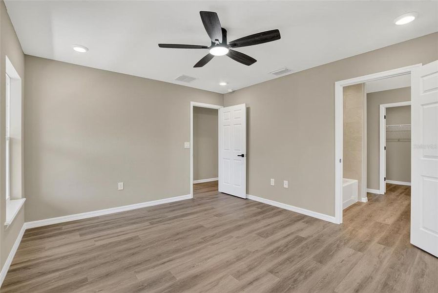 Spacious, unfurnished interior of a new home in , Fort Meade (Image 9).