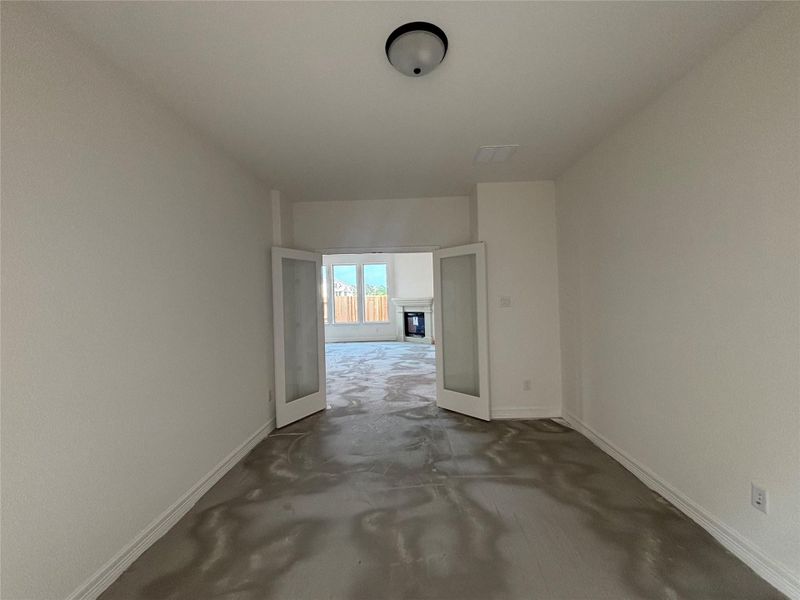 Spacious, unfurnished interior of a new home in Spring Creek Trails, Magnolia (Image 20). Spacious, unfurnished interior of a new home in Spring Creek Trails, Magnolia (Image 20).