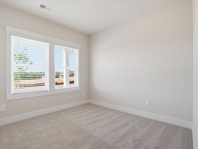 Spacious, unfurnished interior of a new home in Ashby Woods, Boiling Springs (Image 19).